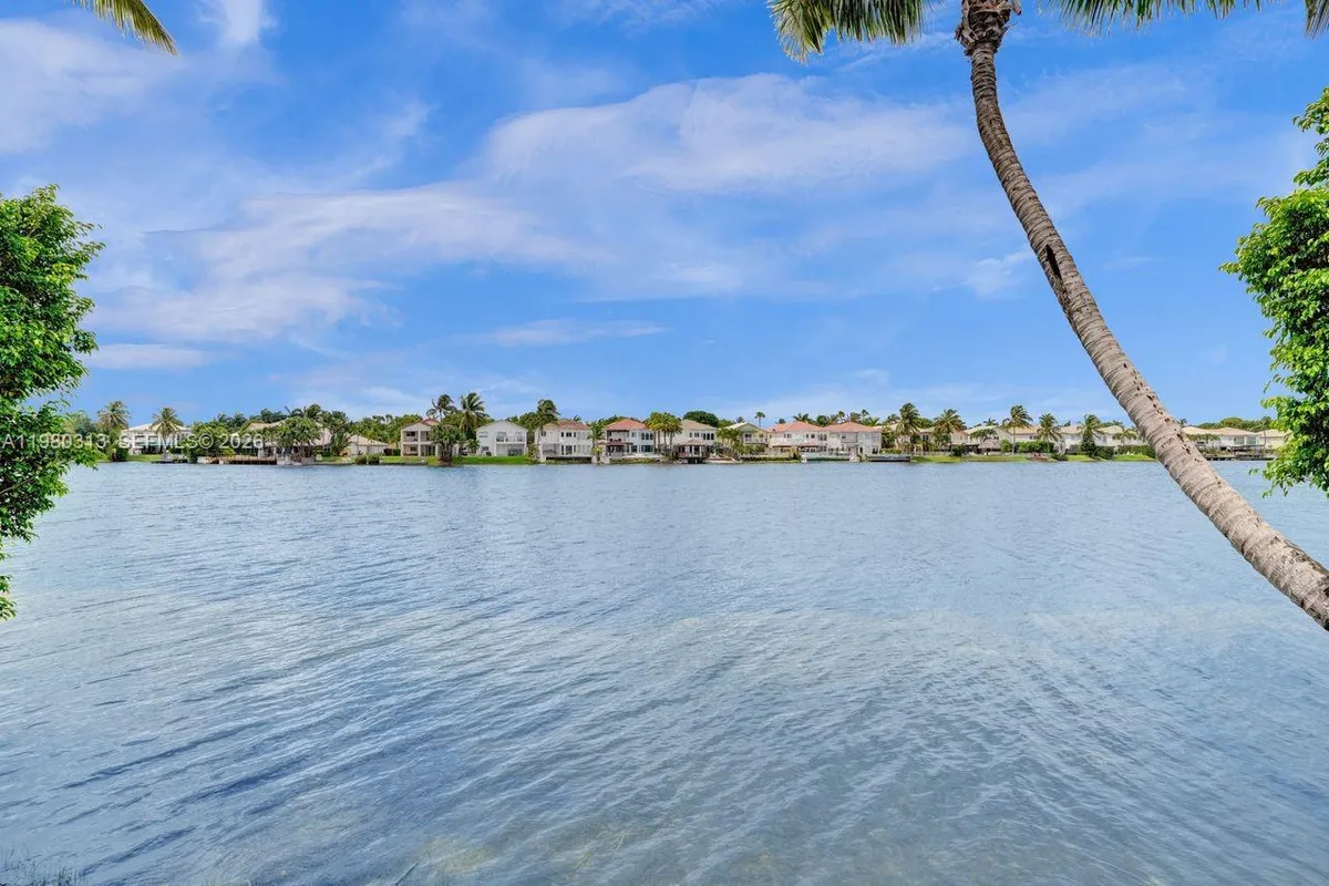 11008 NW 73rd St, Doral FL 33178