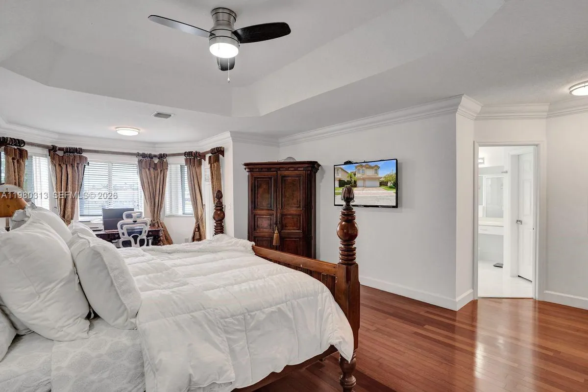 11008 NW 73rd St, Doral FL 33178