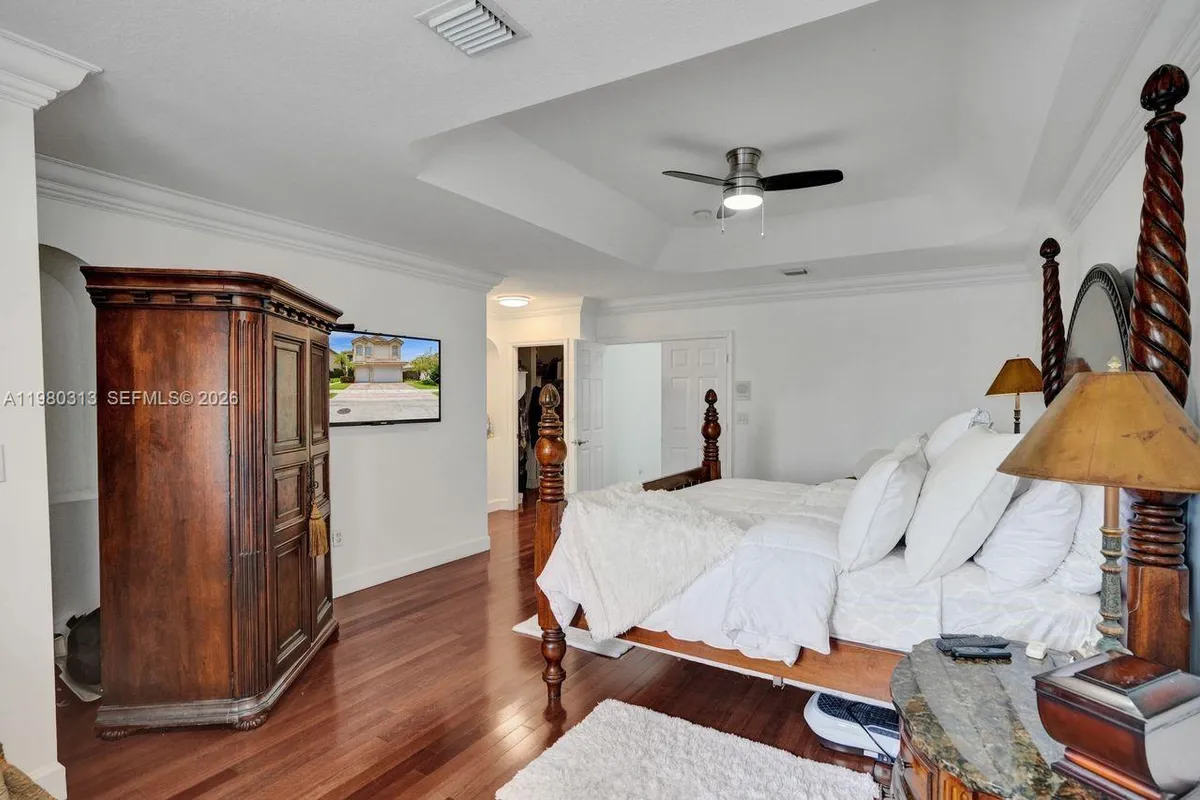 11008 NW 73rd St, Doral FL 33178