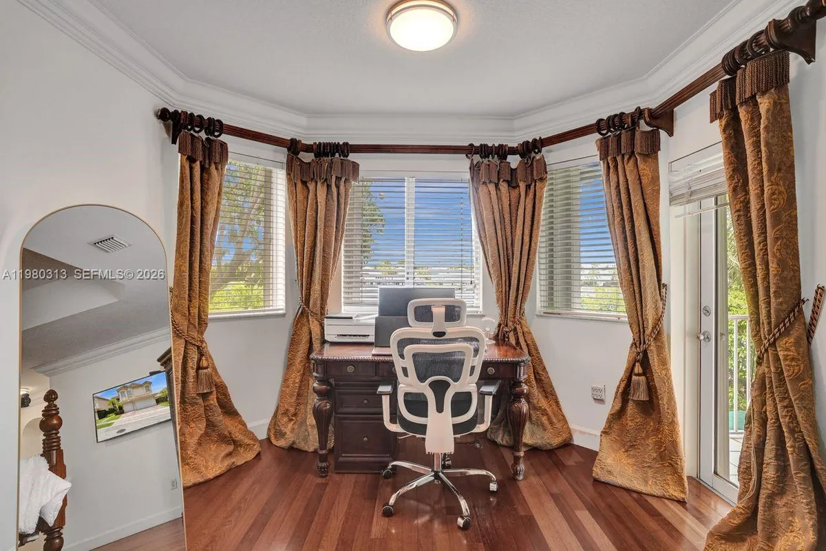 11008 NW 73rd St, Doral FL 33178