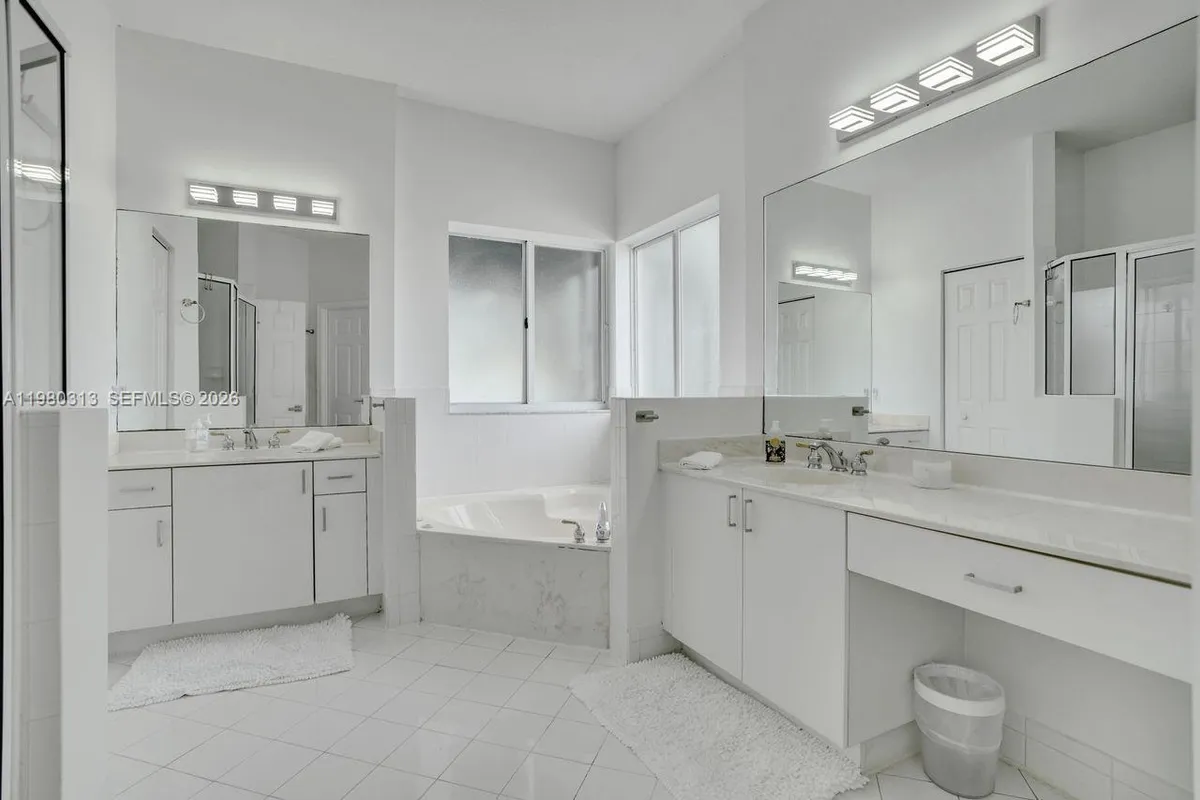 11008 NW 73rd St, Doral FL 33178