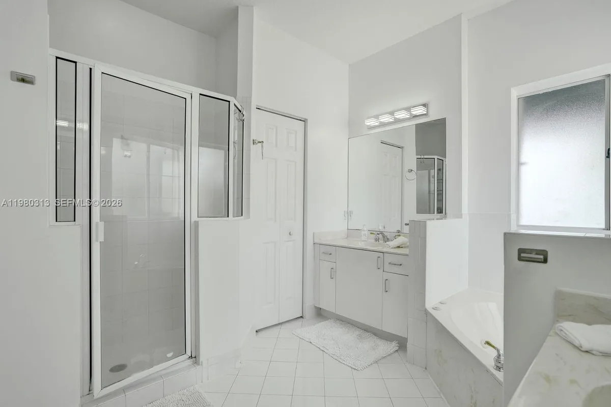 11008 NW 73rd St, Doral FL 33178