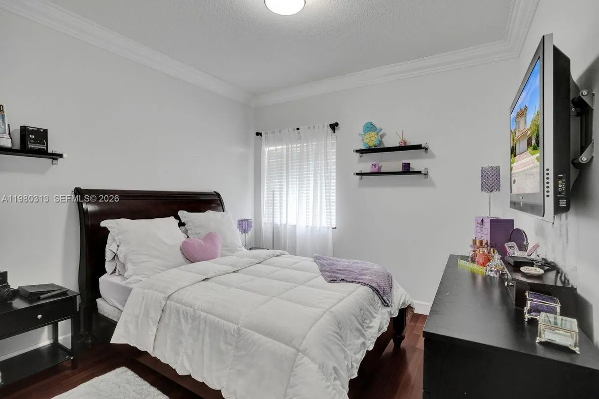 11008 NW 73rd St, Doral FL 33178