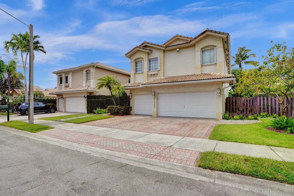 11008 NW 73rd St, Doral FL 33178