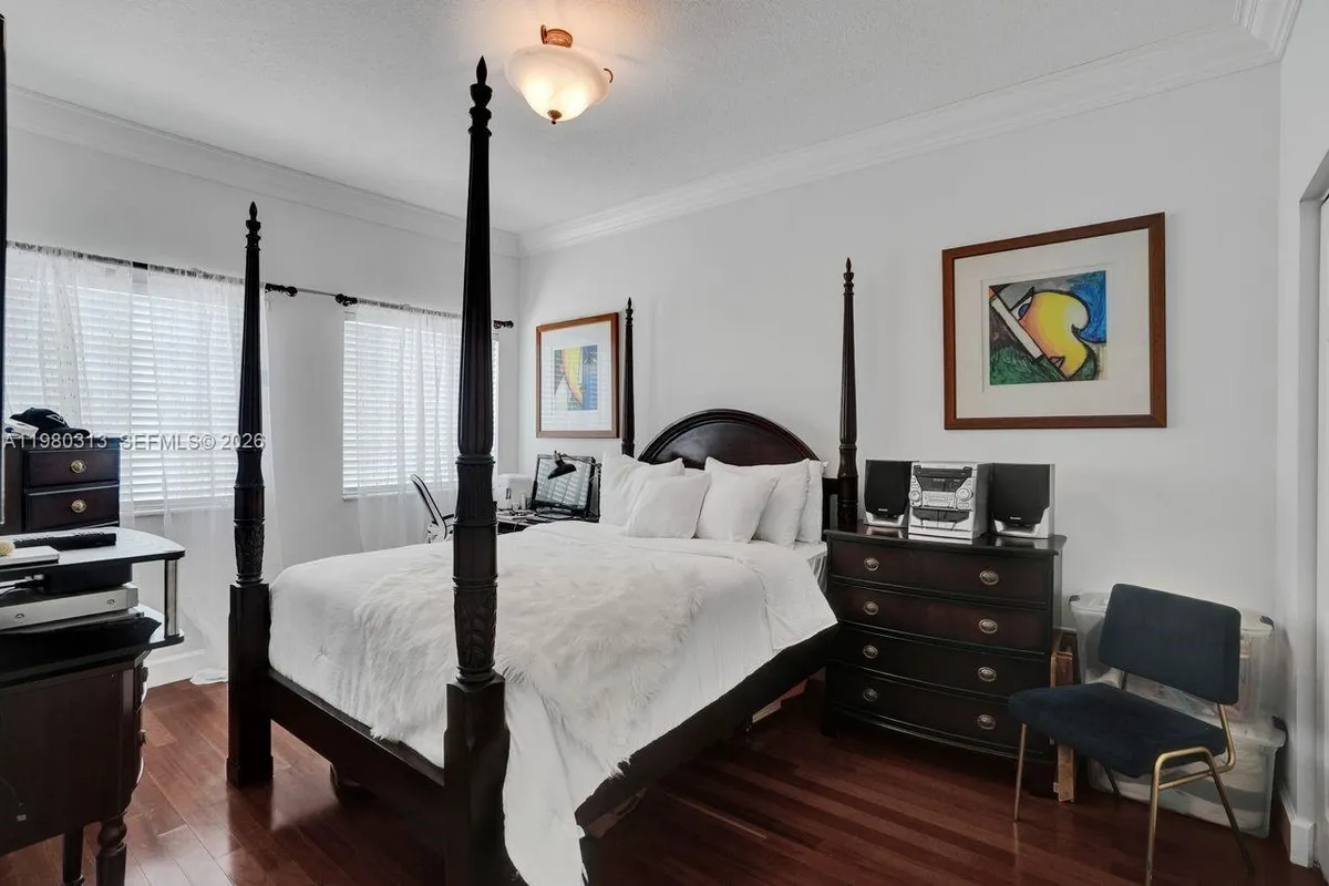 11008 NW 73rd St, Doral FL 33178