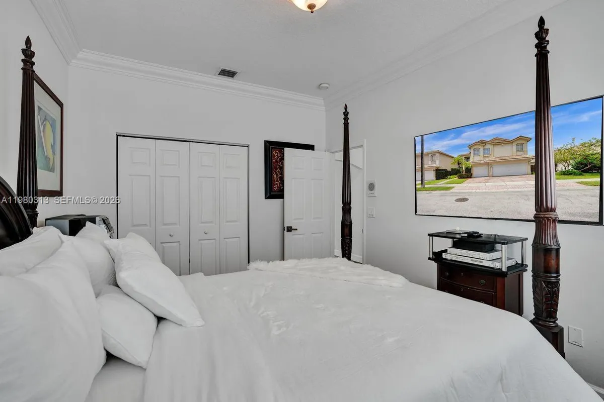 11008 NW 73rd St, Doral FL 33178