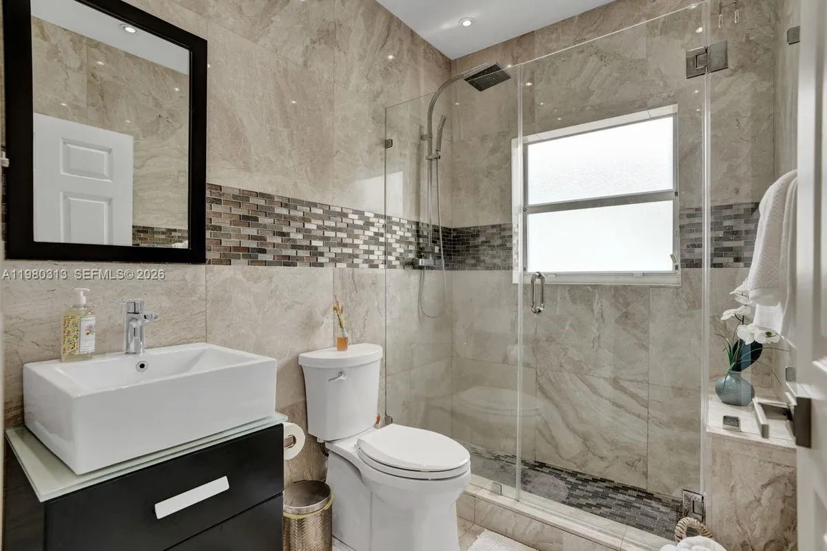 11008 NW 73rd St, Doral FL 33178