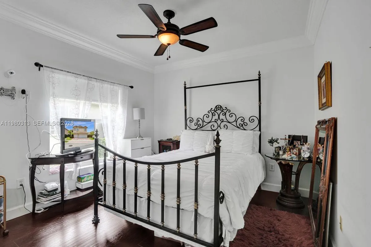 11008 NW 73rd St, Doral FL 33178