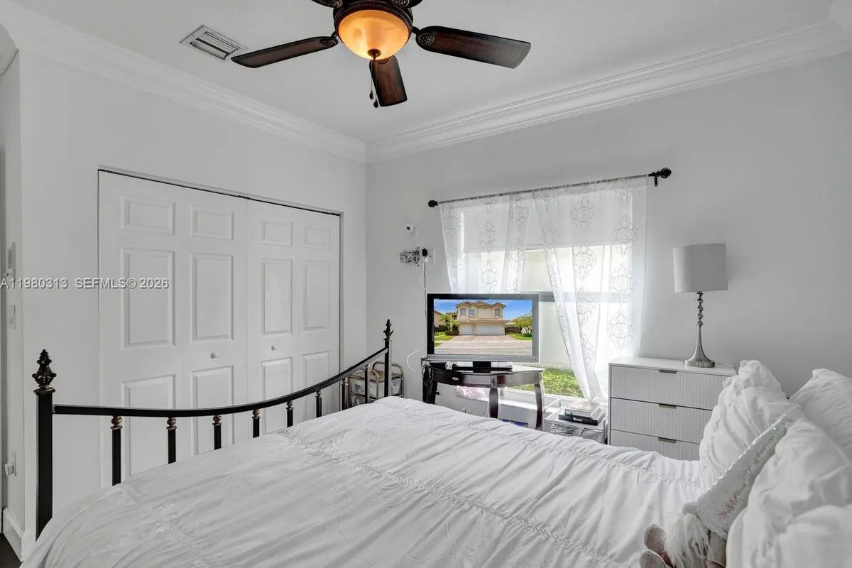 11008 NW 73rd St, Doral FL 33178