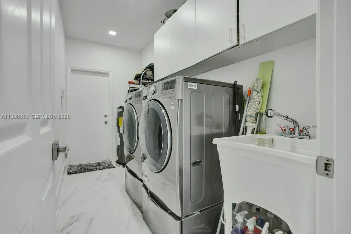 11008 NW 73rd St, Doral FL 33178