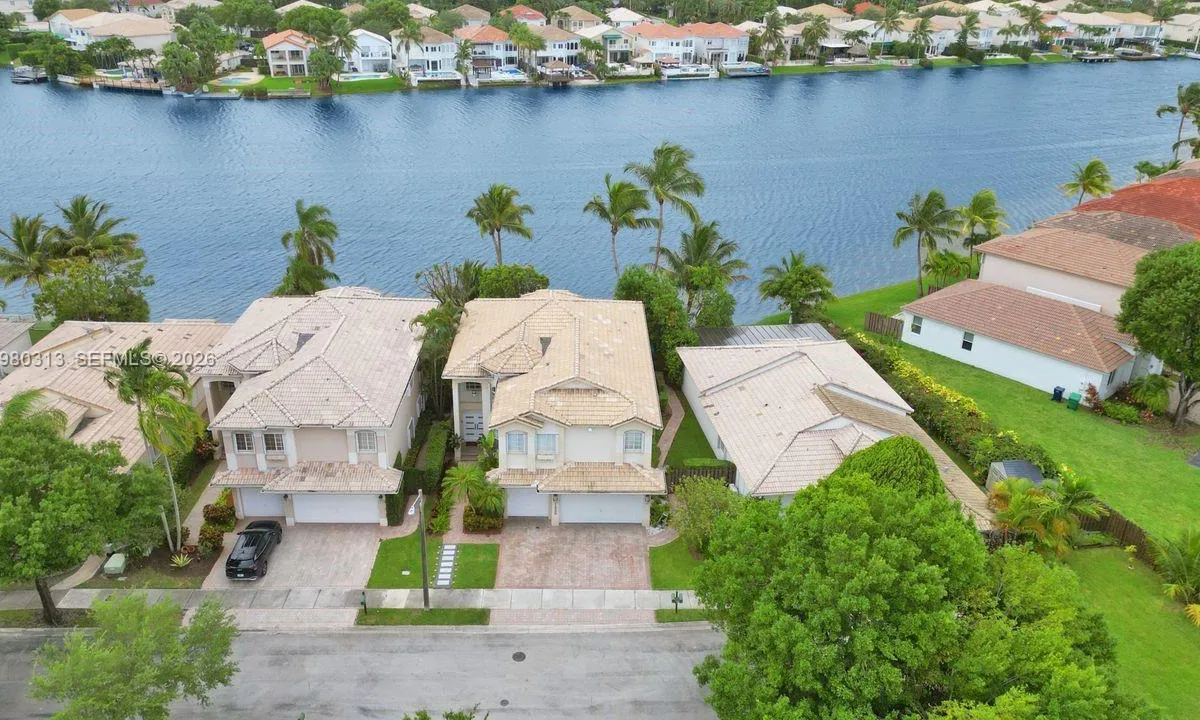 11008 NW 73rd St, Doral FL 33178