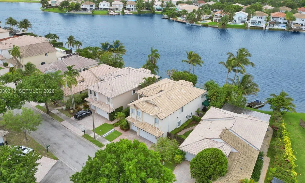 11008 NW 73rd St, Doral FL 33178