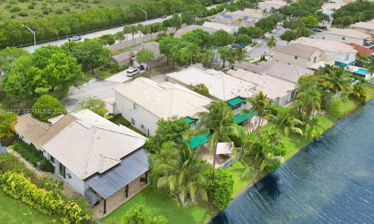 11008 NW 73rd St, Doral FL 33178