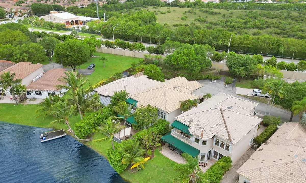 11008 NW 73rd St, Doral FL 33178