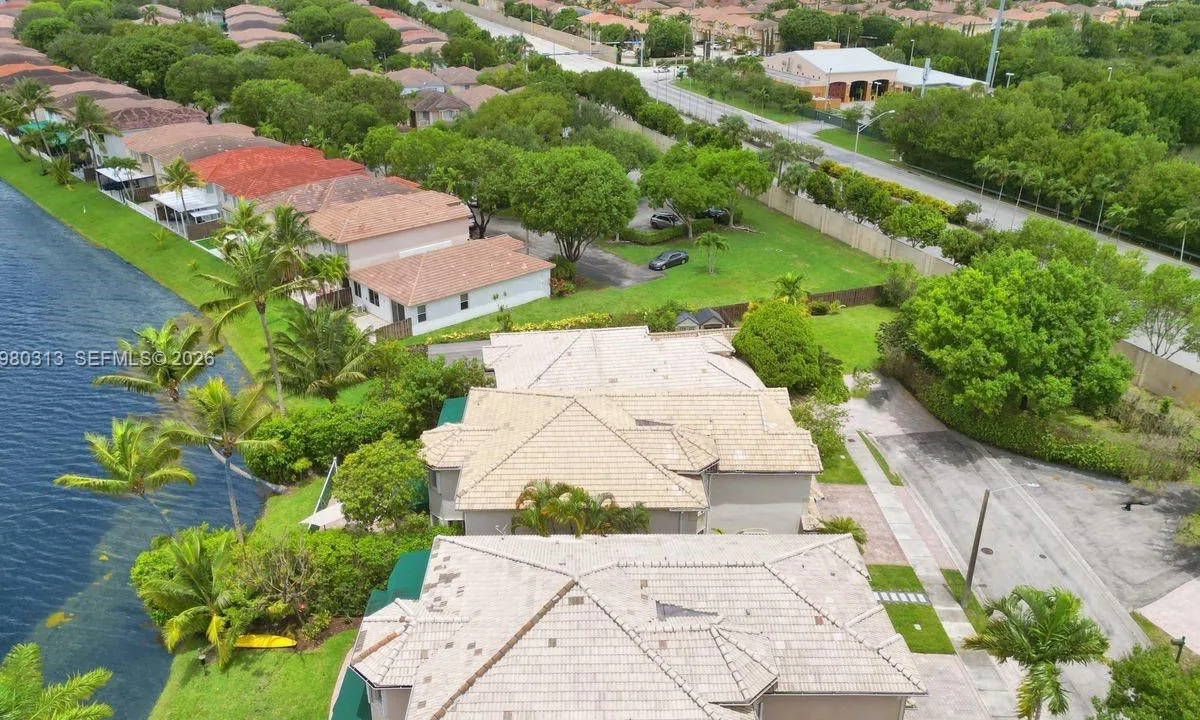 11008 NW 73rd St, Doral FL 33178