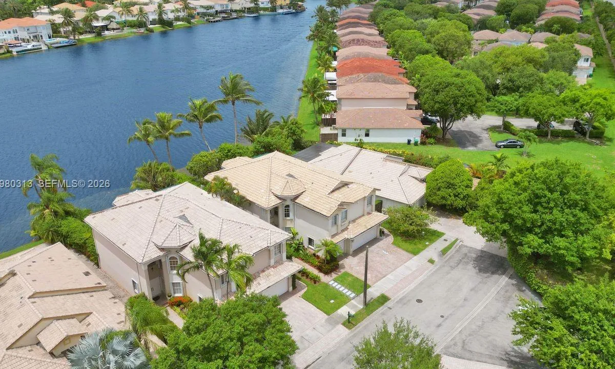 11008 NW 73rd St, Doral FL 33178