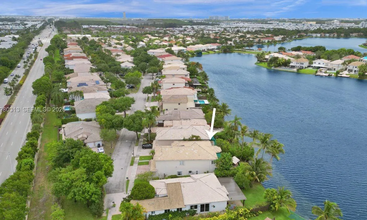 11008 NW 73rd St, Doral FL 33178