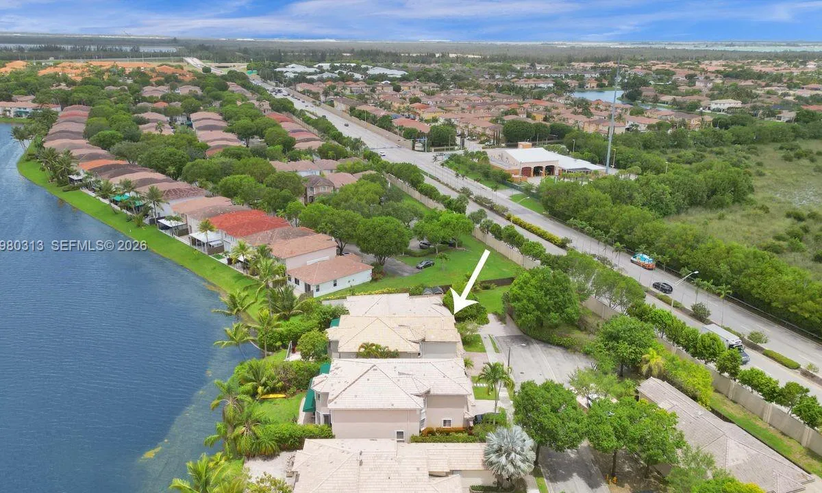 11008 NW 73rd St, Doral FL 33178