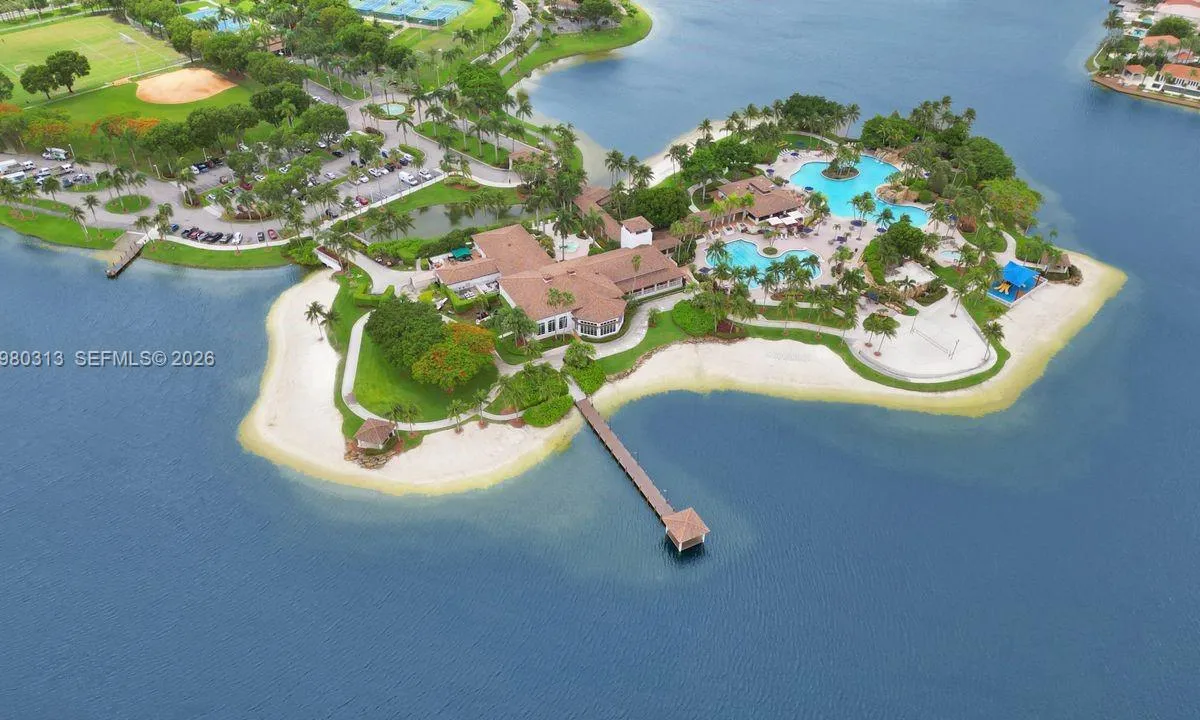 11008 NW 73rd St, Doral FL 33178