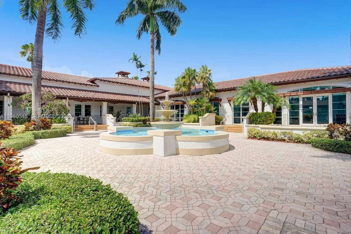 11008 NW 73rd St, Doral FL 33178