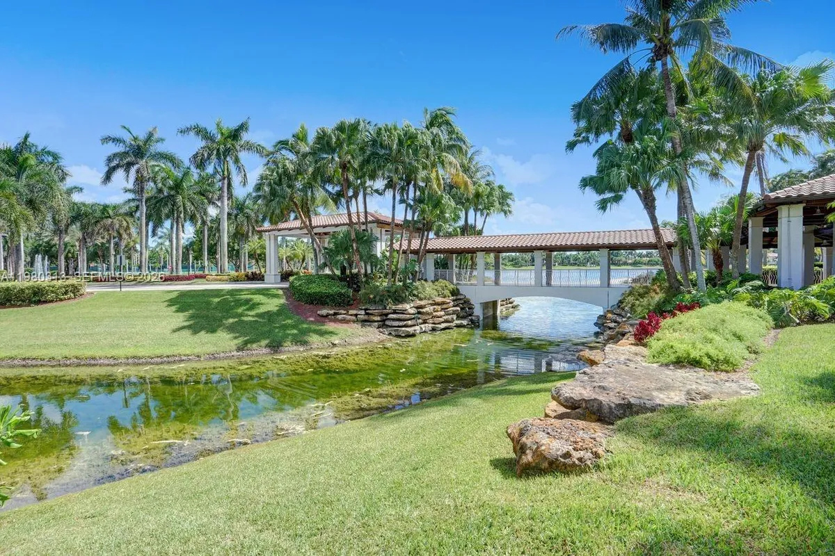 11008 NW 73rd St, Doral FL 33178