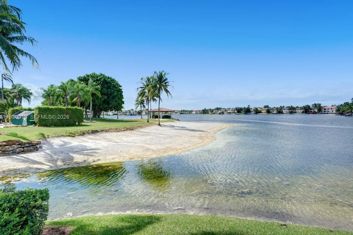 11008 NW 73rd St, Doral FL 33178