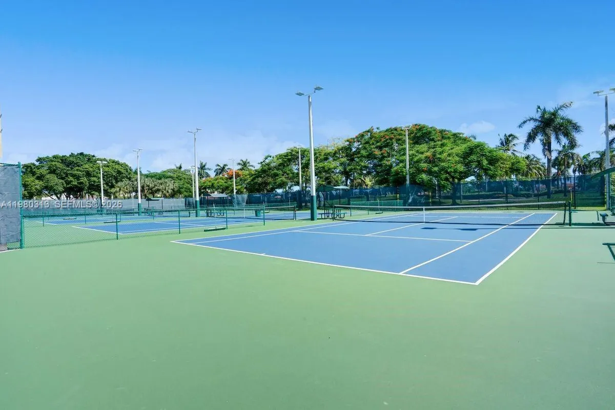 11008 NW 73rd St, Doral FL 33178