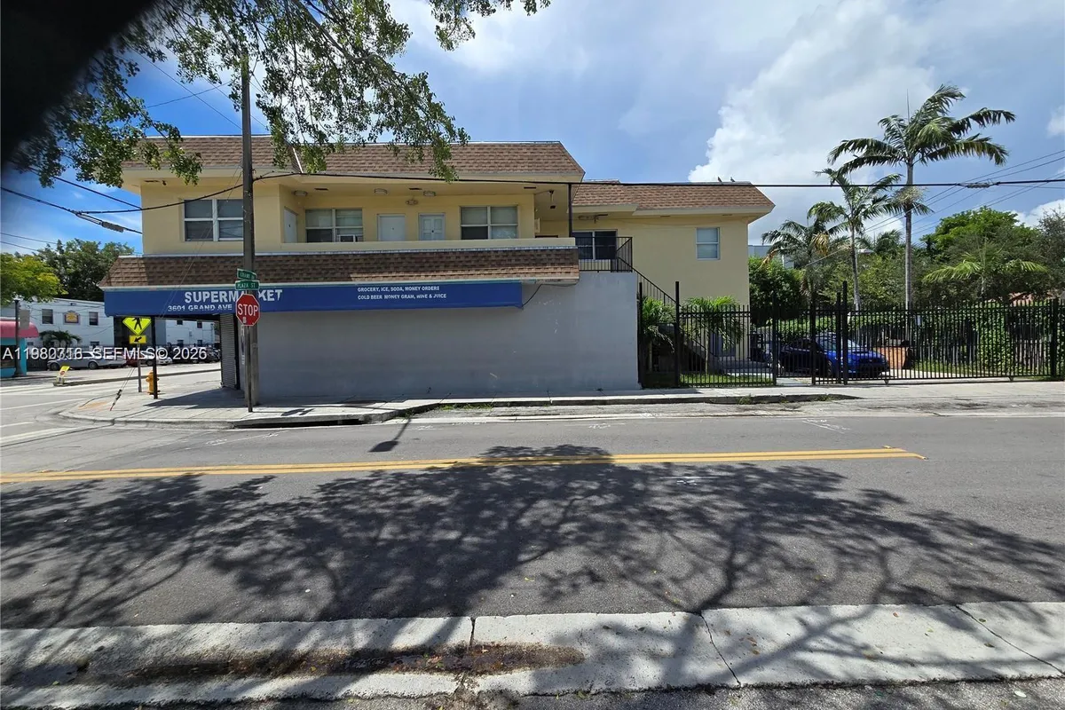 3380 Plaza St, Miami FL 33133