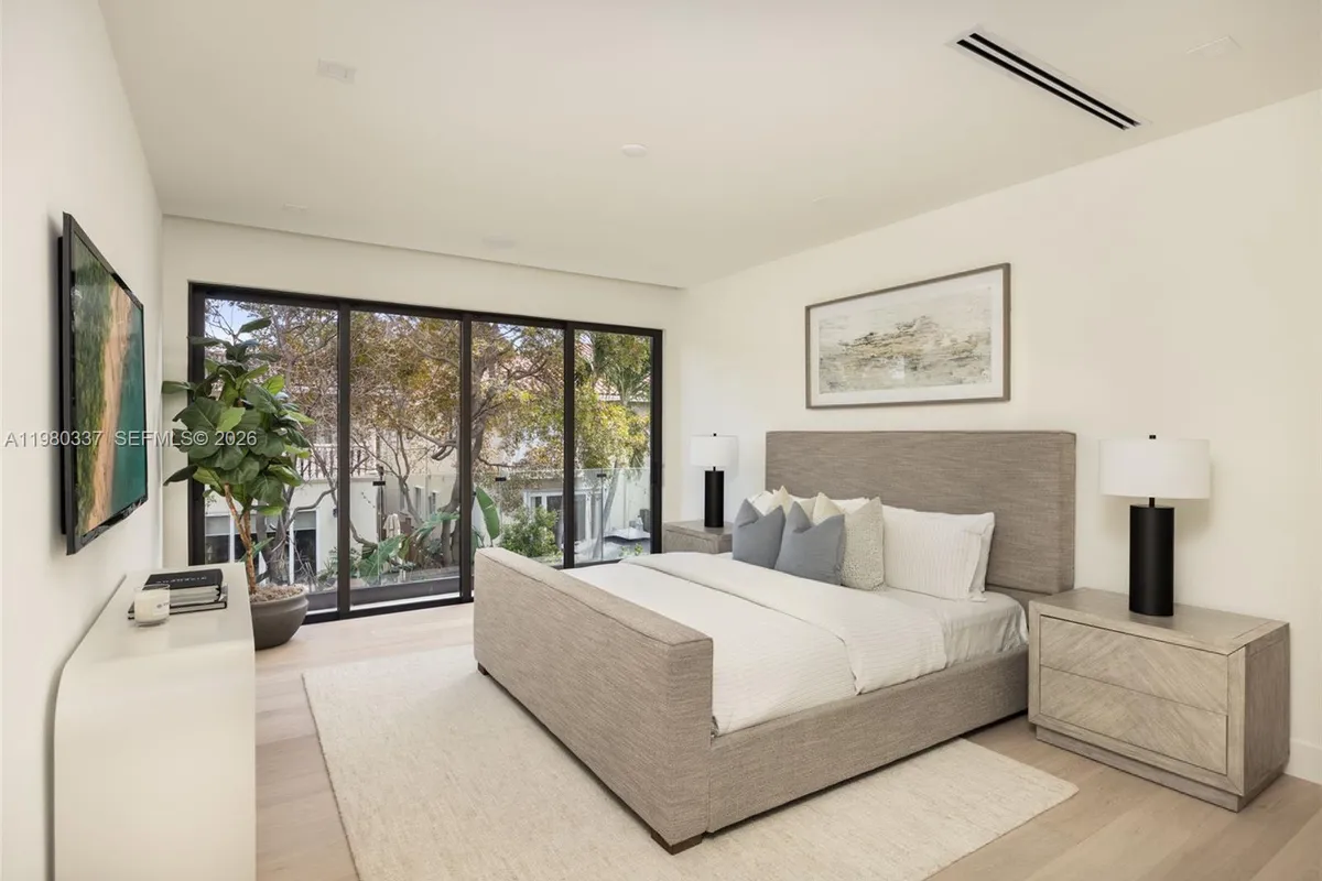 3113 Elizabeth Street, Miami FL 33133