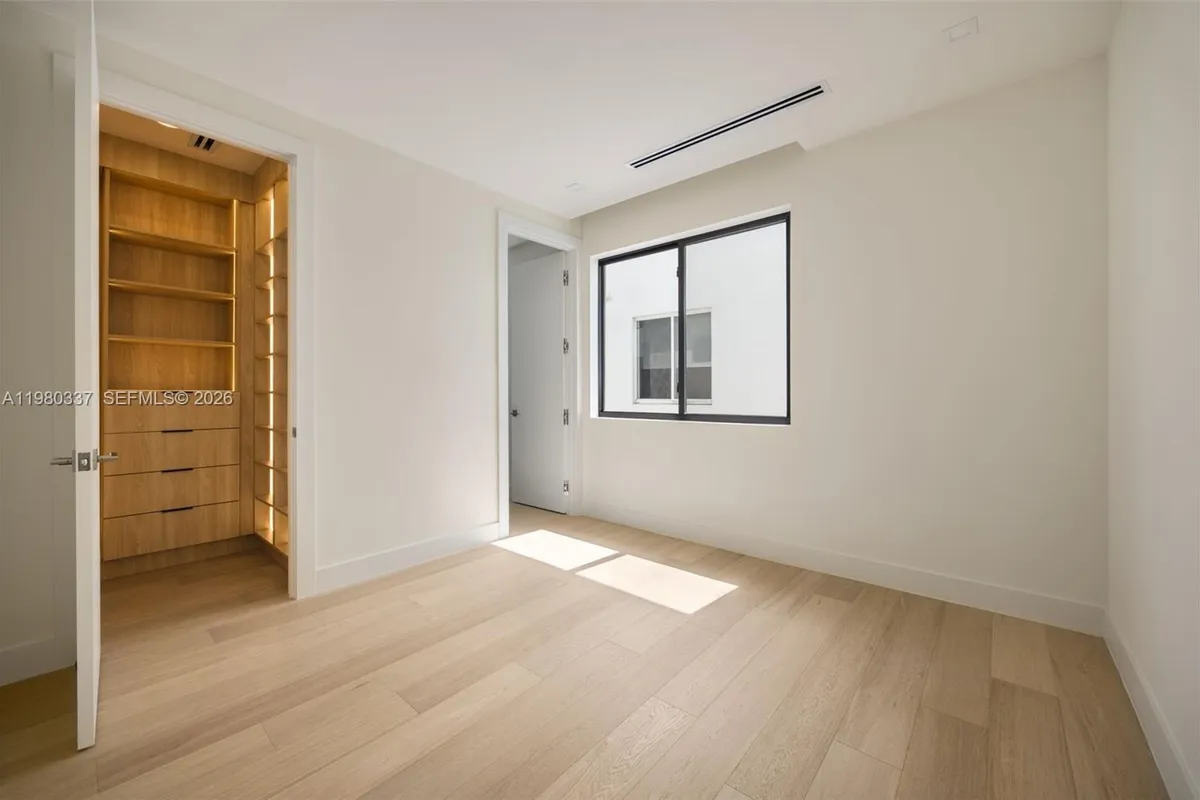 3113 Elizabeth Street, Miami FL 33133