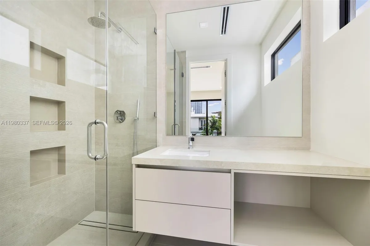 3113 Elizabeth Street, Miami FL 33133