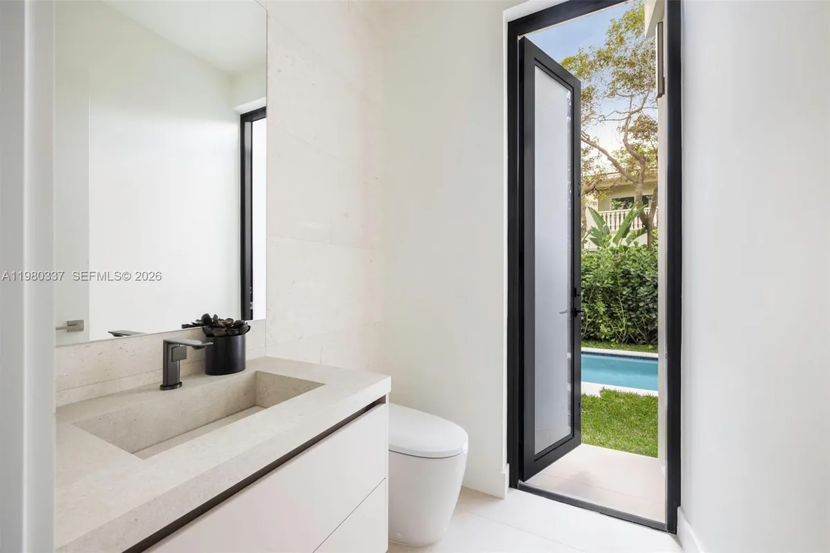 3113 Elizabeth Street, Miami FL 33133