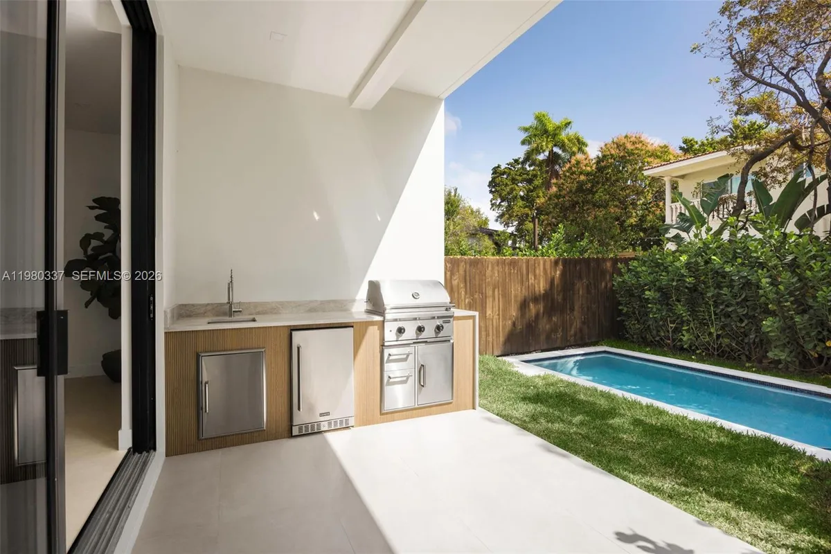 3113 Elizabeth Street, Miami FL 33133