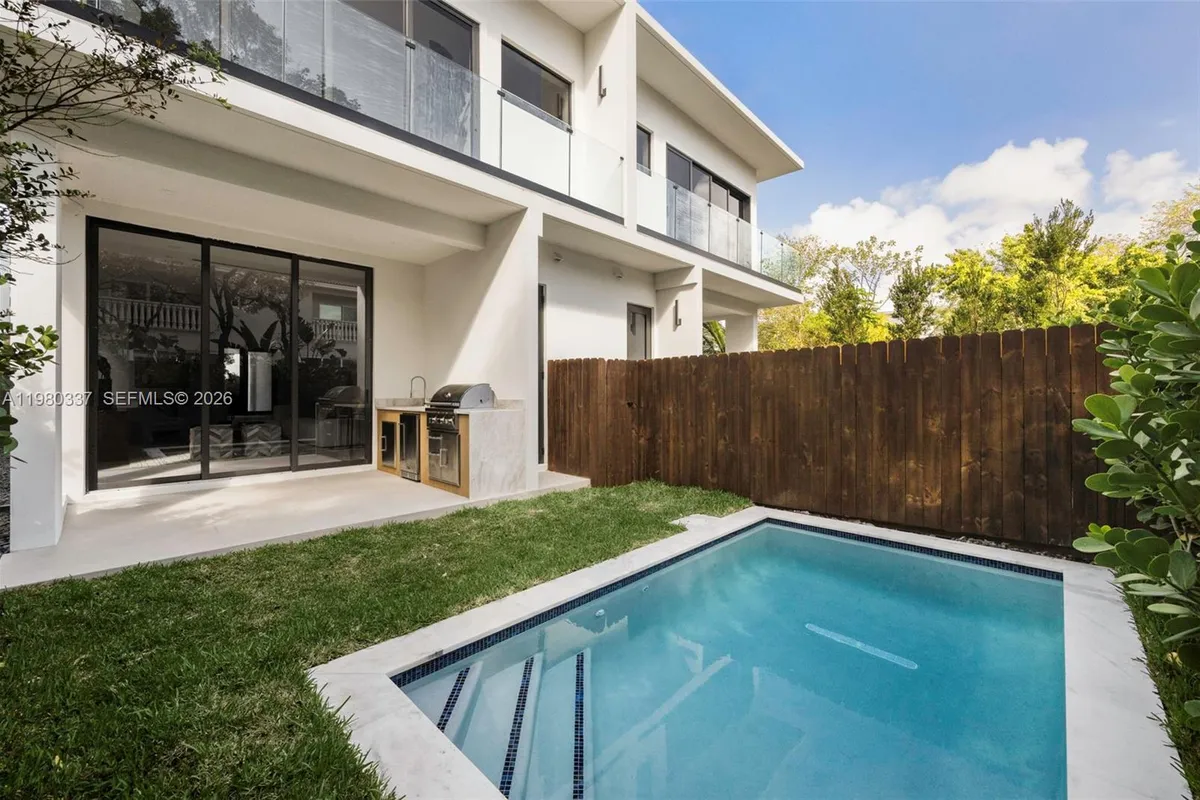 3113 Elizabeth Street, Miami FL 33133