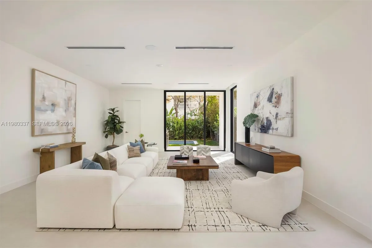 3113 Elizabeth Street, Miami FL 33133