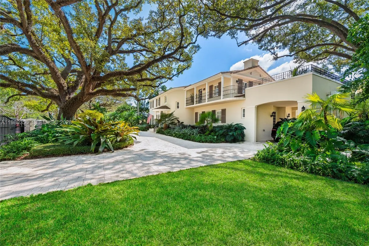 1036 S Greenway Dr, Coral Gables FL 33134