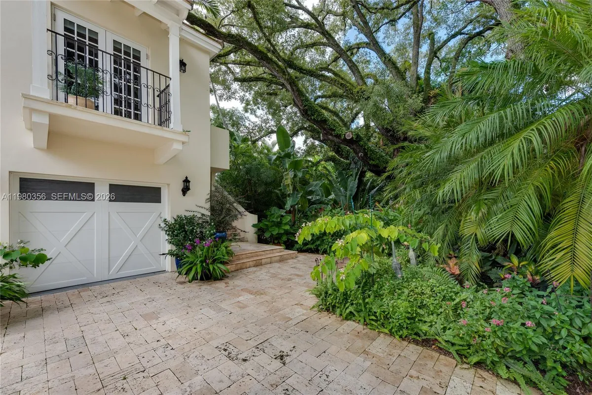 1036 S Greenway Dr, Coral Gables FL 33134