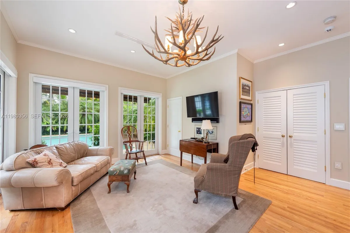 1036 S Greenway Dr, Coral Gables FL 33134