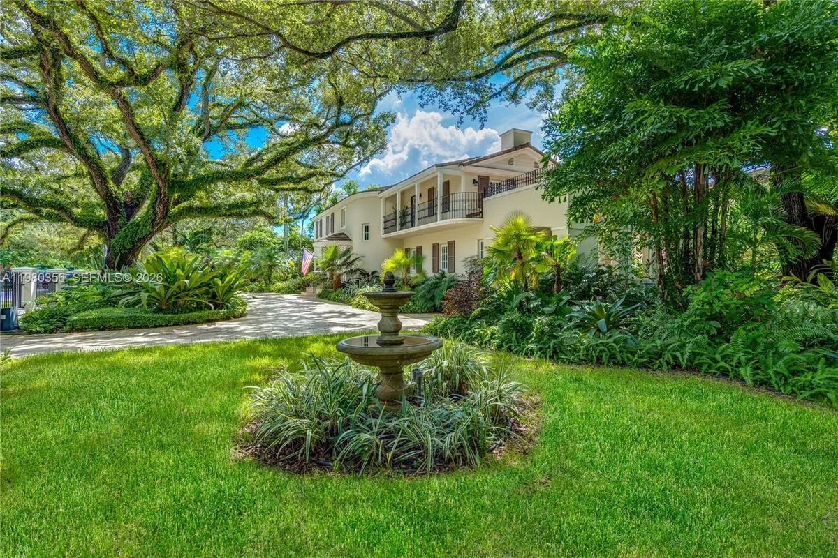 1036 S Greenway Dr, Coral Gables FL 33134