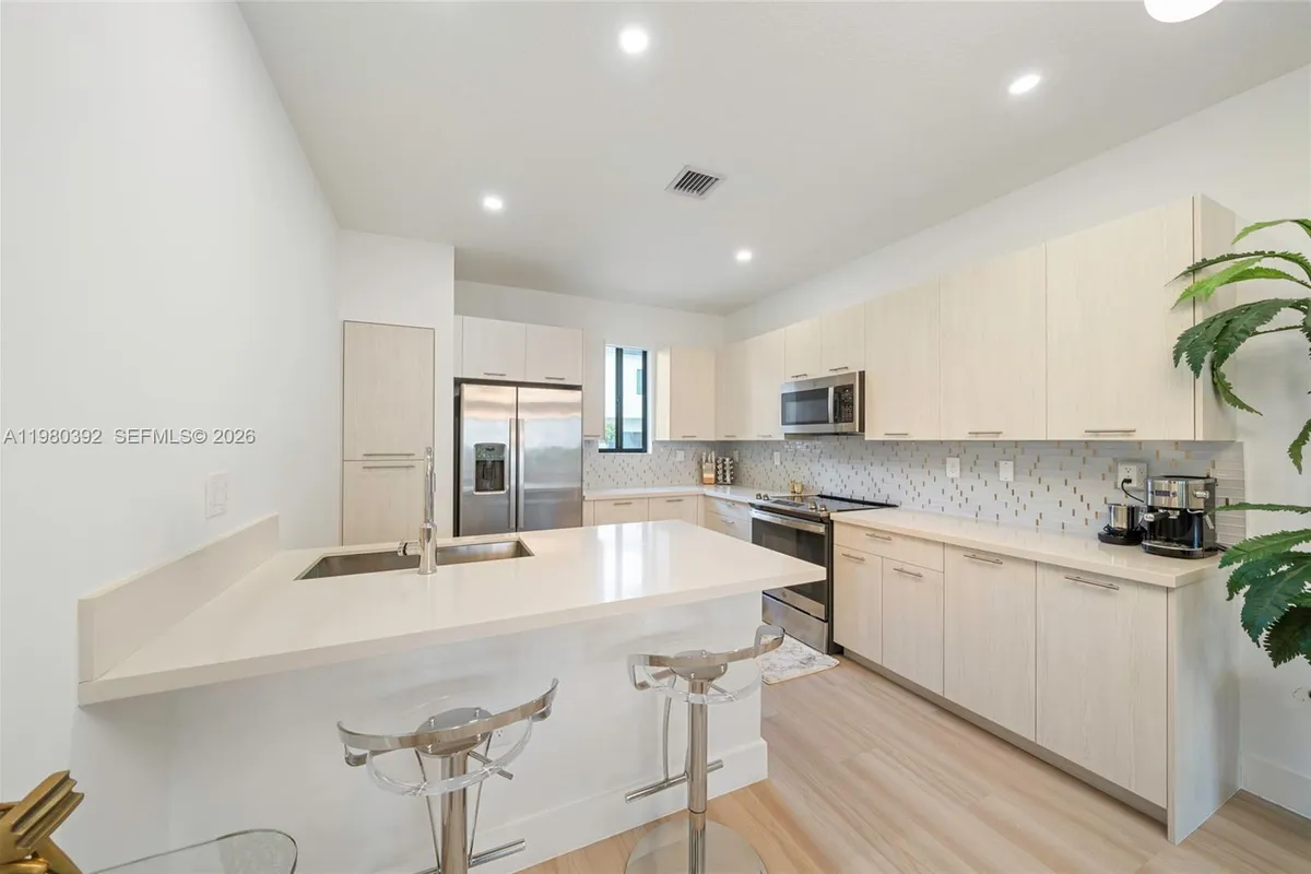 4648 NW 83rd Ave, Doral FL 33166