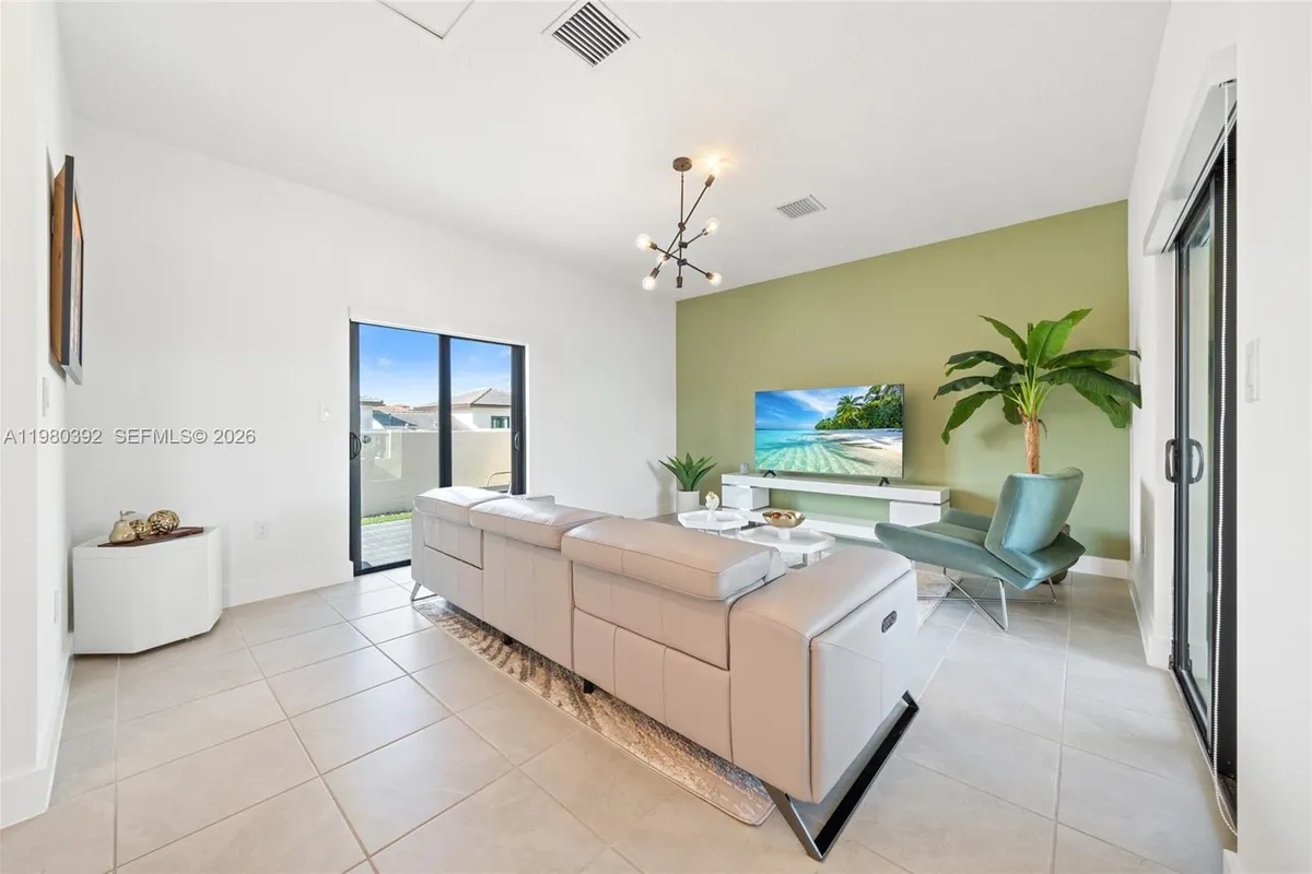 4648 NW 83rd Ave, Doral FL 33166