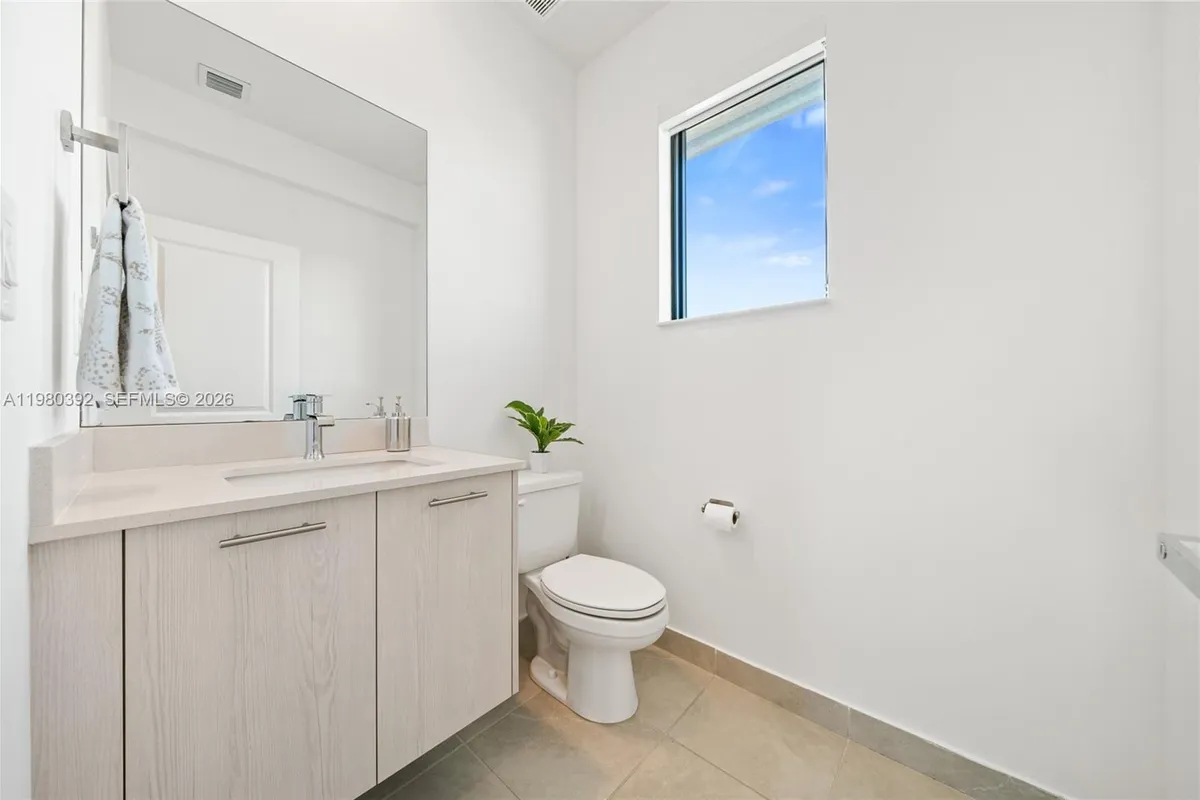 4648 NW 83rd Ave, Doral FL 33166