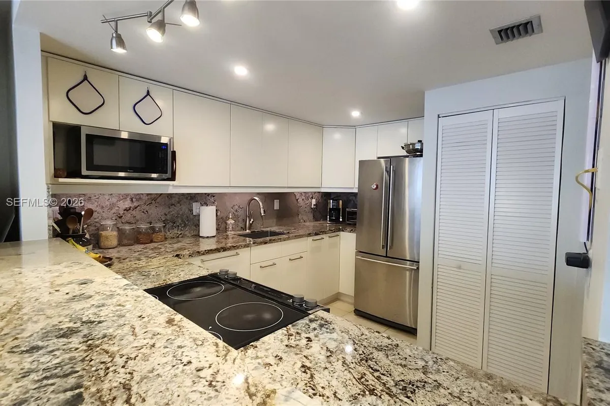 1901 Brickell Ave # B1407, Miami FL 33129