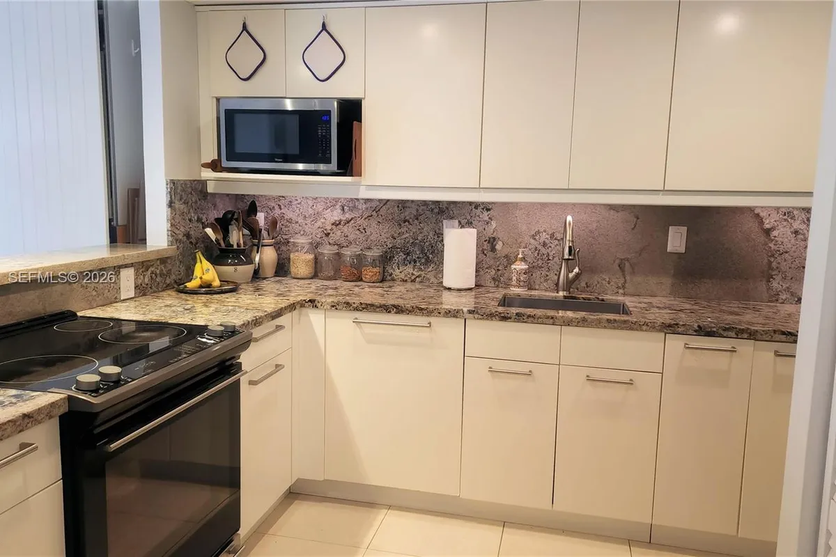 1901 Brickell Ave # B1407, Miami FL 33129