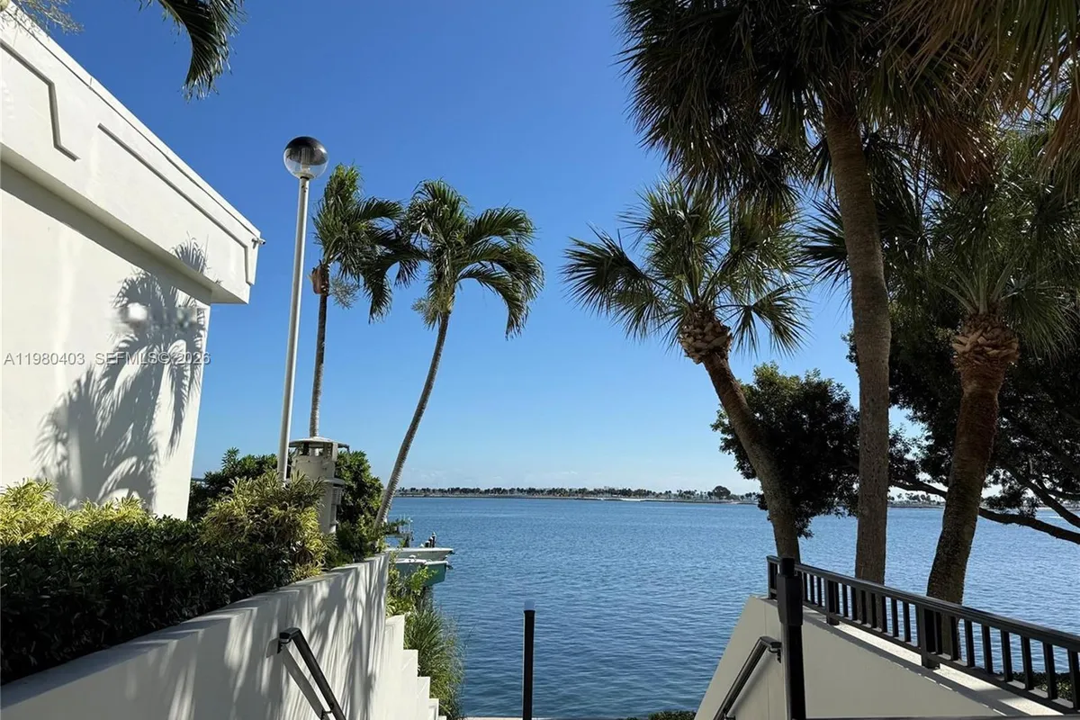 1901 Brickell Ave # B1407, Miami FL 33129