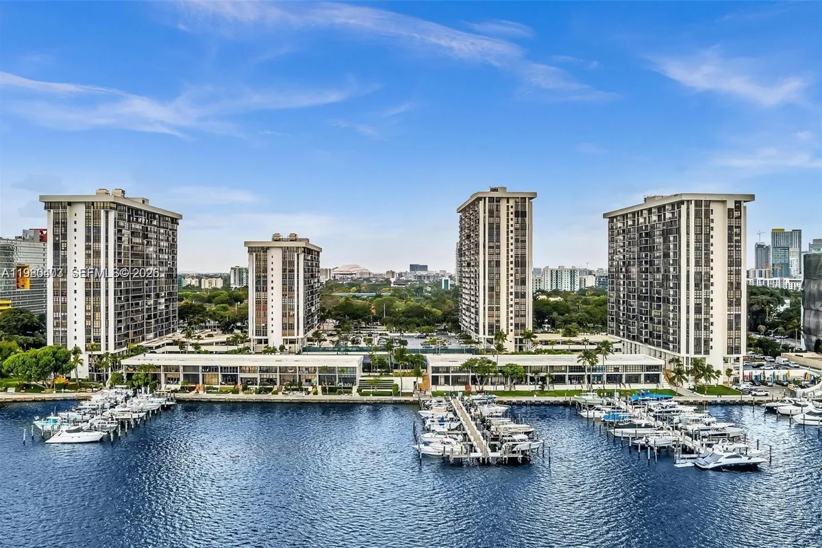 1901 Brickell Ave # B1407, Miami FL 33129