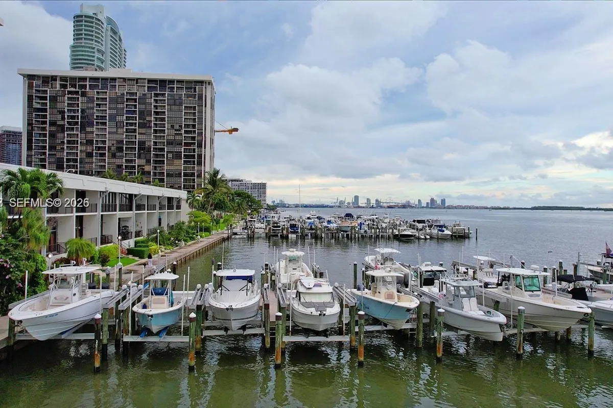 1901 Brickell Ave # B1407, Miami FL 33129