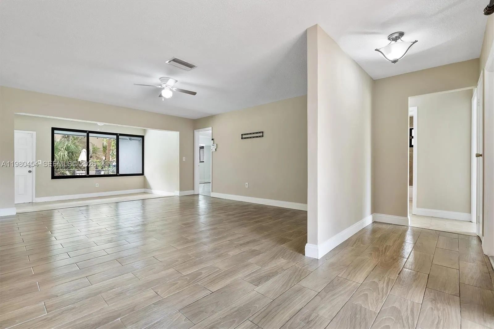 2805 E Lexington Dr, Miramar FL 33025