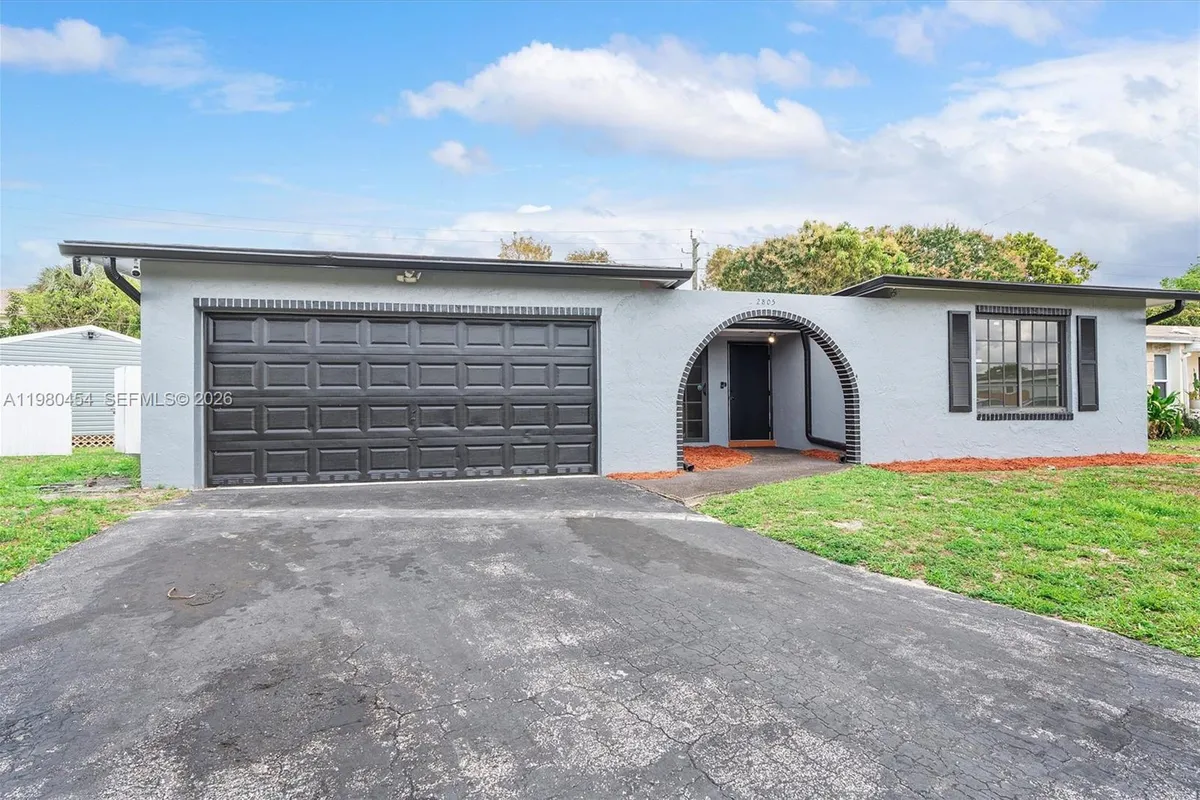 2805 E Lexington Dr, Miramar FL 33025