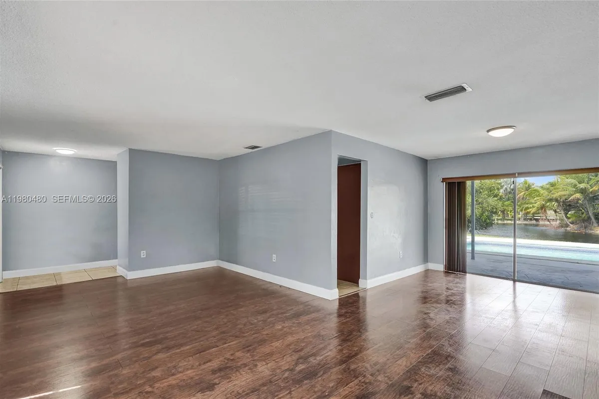 8699 NW 26th Pl, Sunrise FL 33322